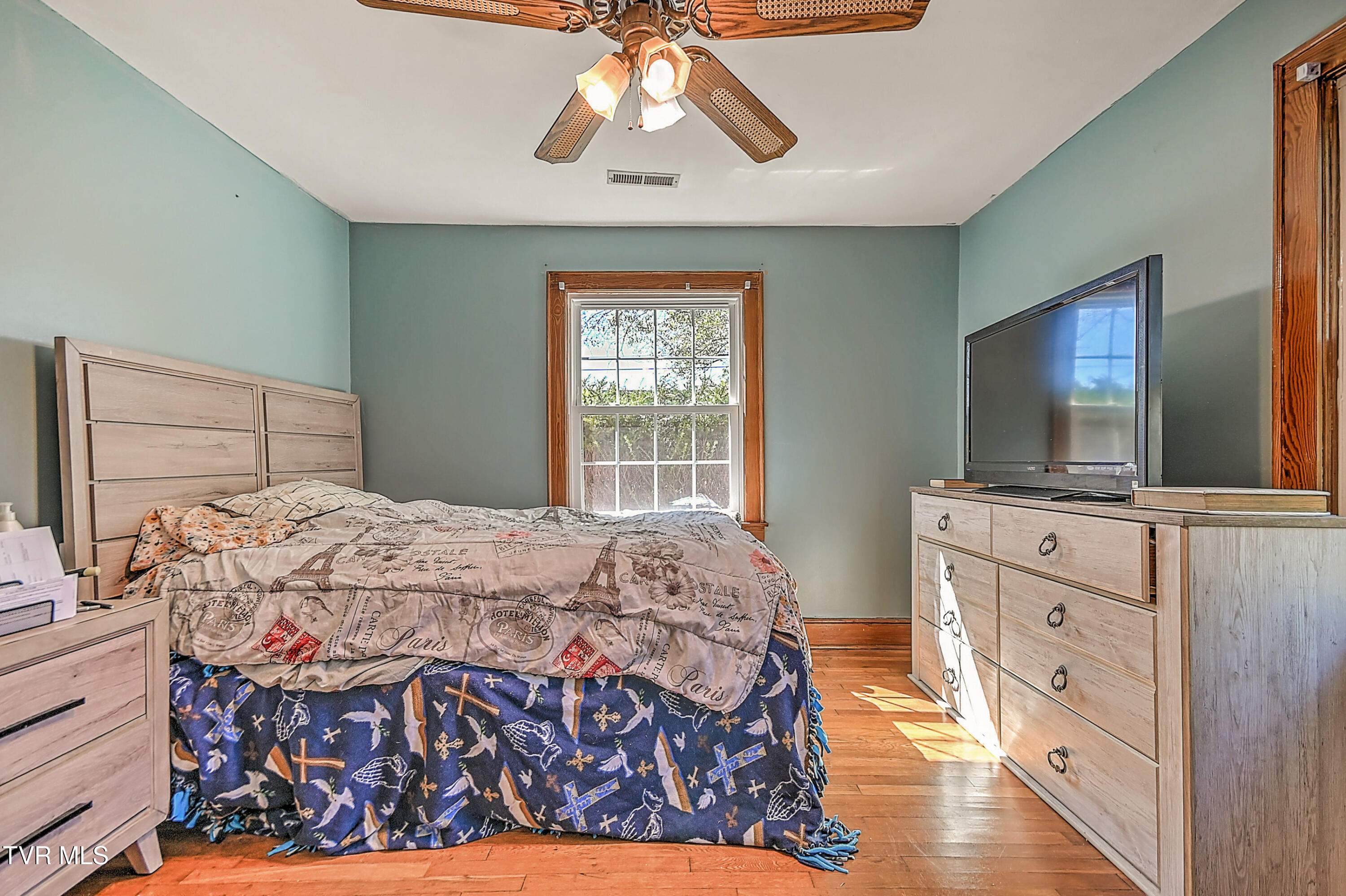 101 Tween Hills Road Bristol, TN 37620 - Photo 16 of 41 101 Tween Hills LR-19