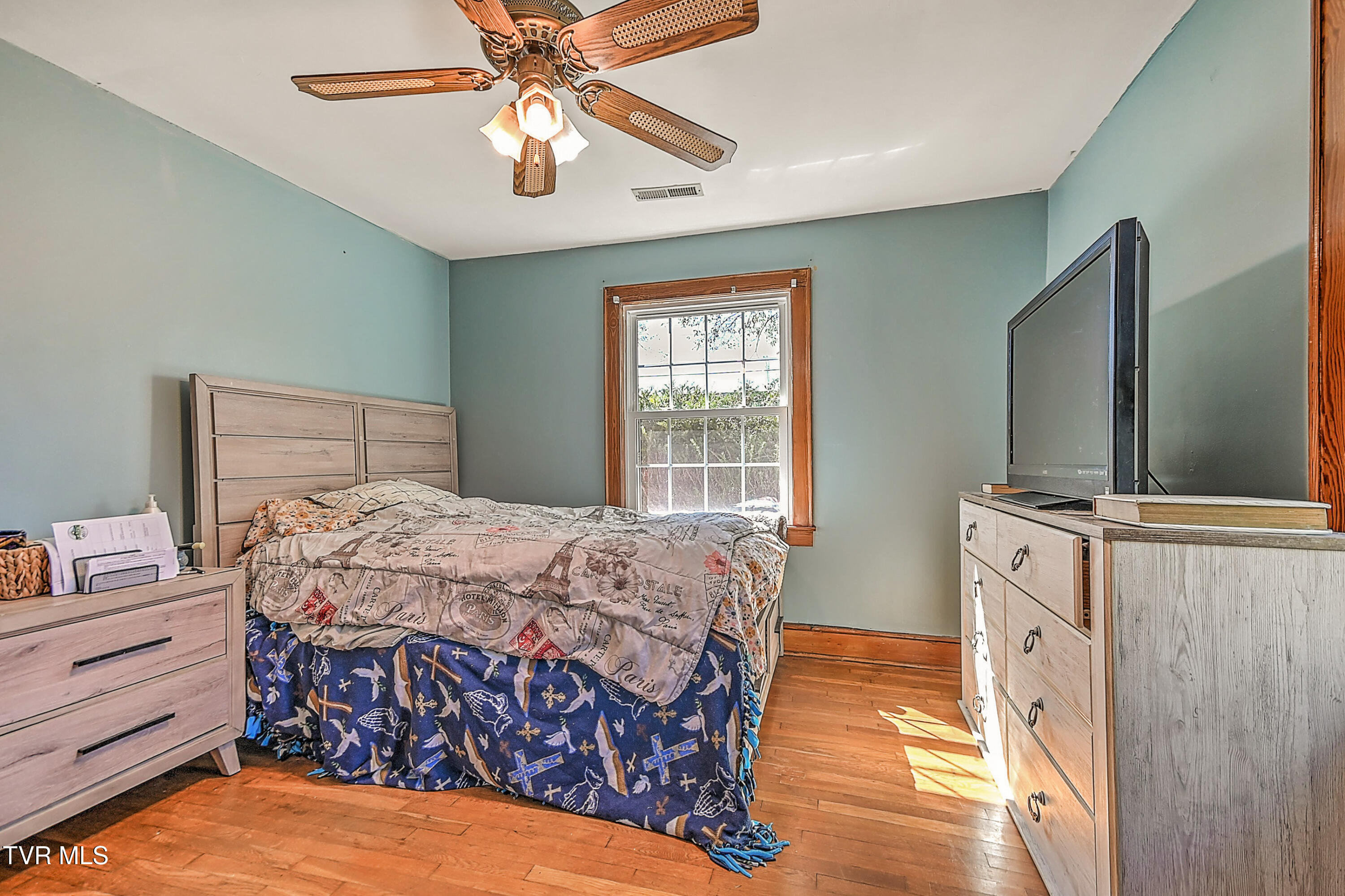 101 Tween Hills Road Bristol, TN 37620 - Photo 17 of 41 101 Tween Hills LR-20