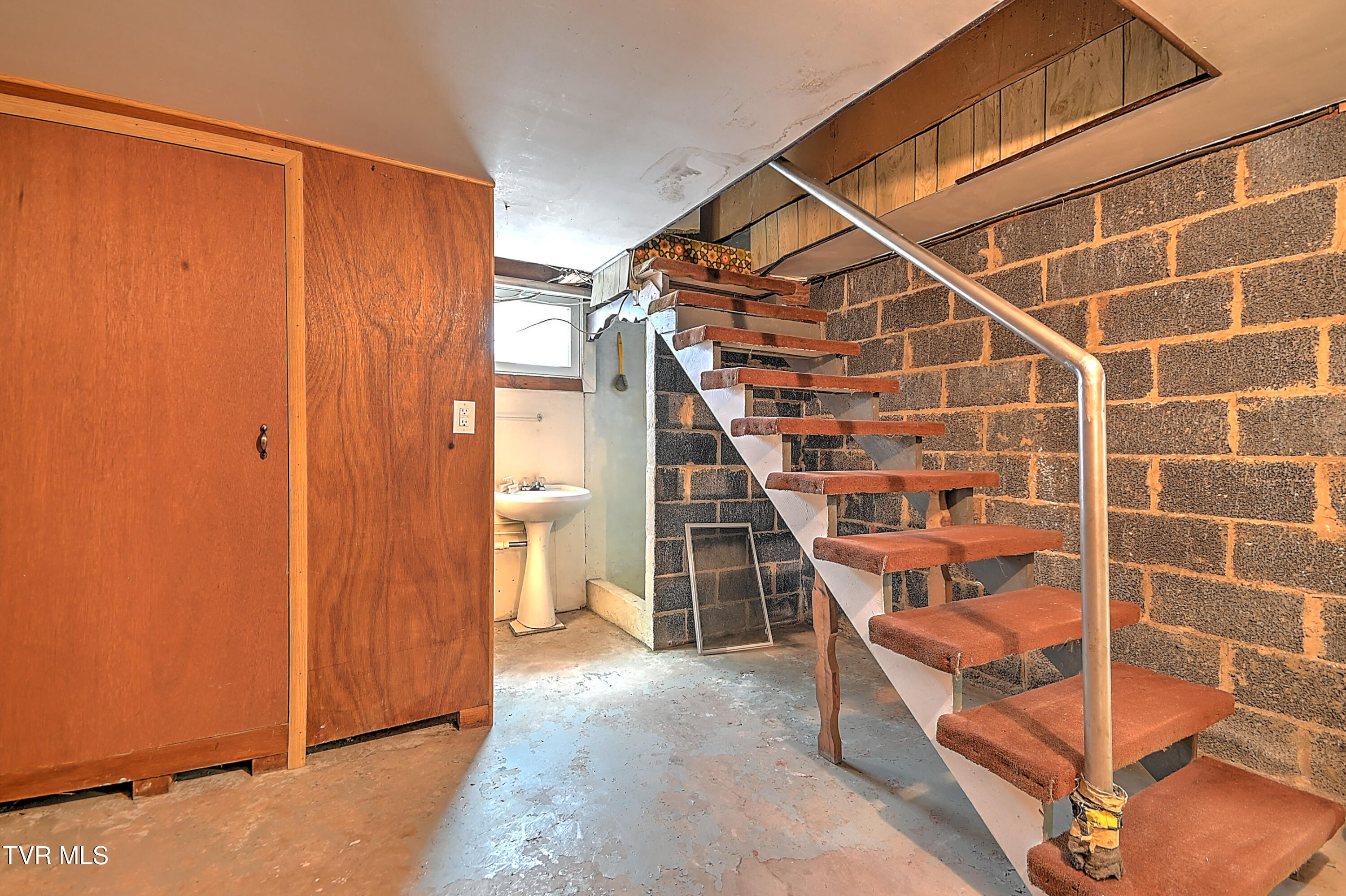 101 Tween Hills Road Bristol, TN 37620 - Photo 27 of 41 101 Tween Hills LR-35