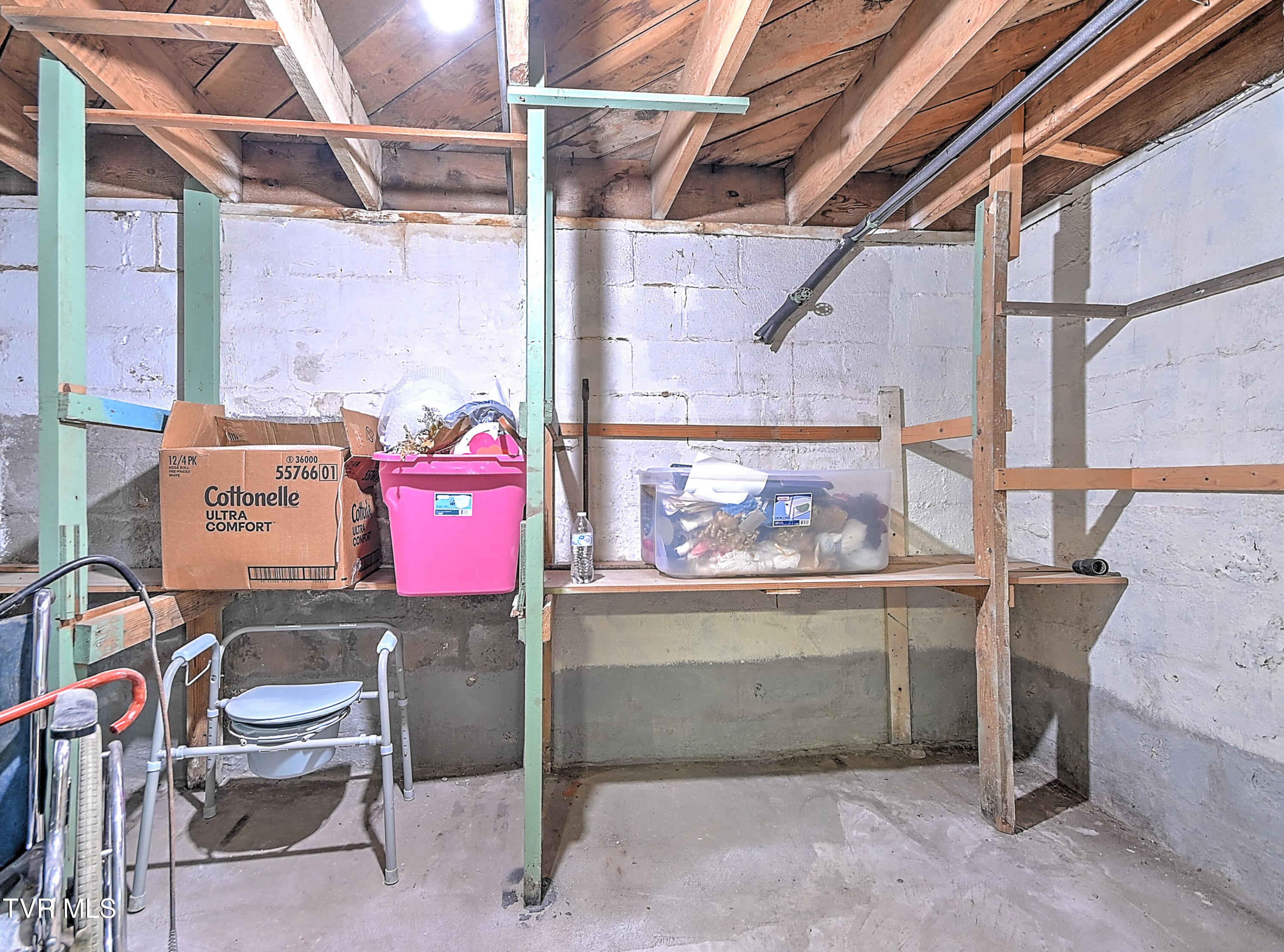 101 Tween Hills Road Bristol, TN 37620 - Photo 32 of 41 101 Tween Hills LR-33