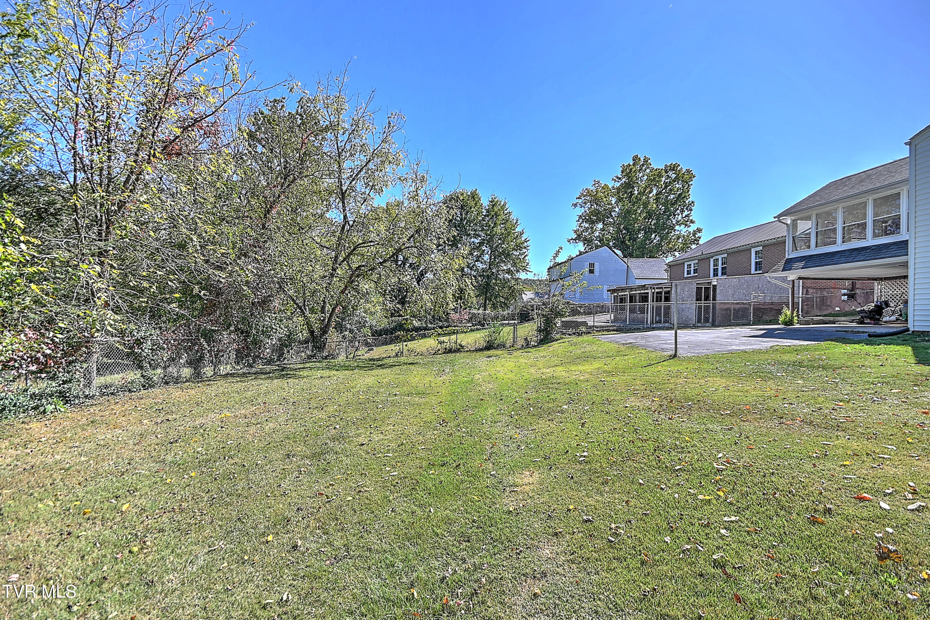 101 Tween Hills Road Bristol, TN 37620 - Photo 36 of 41 101 Tween Hills LR-39