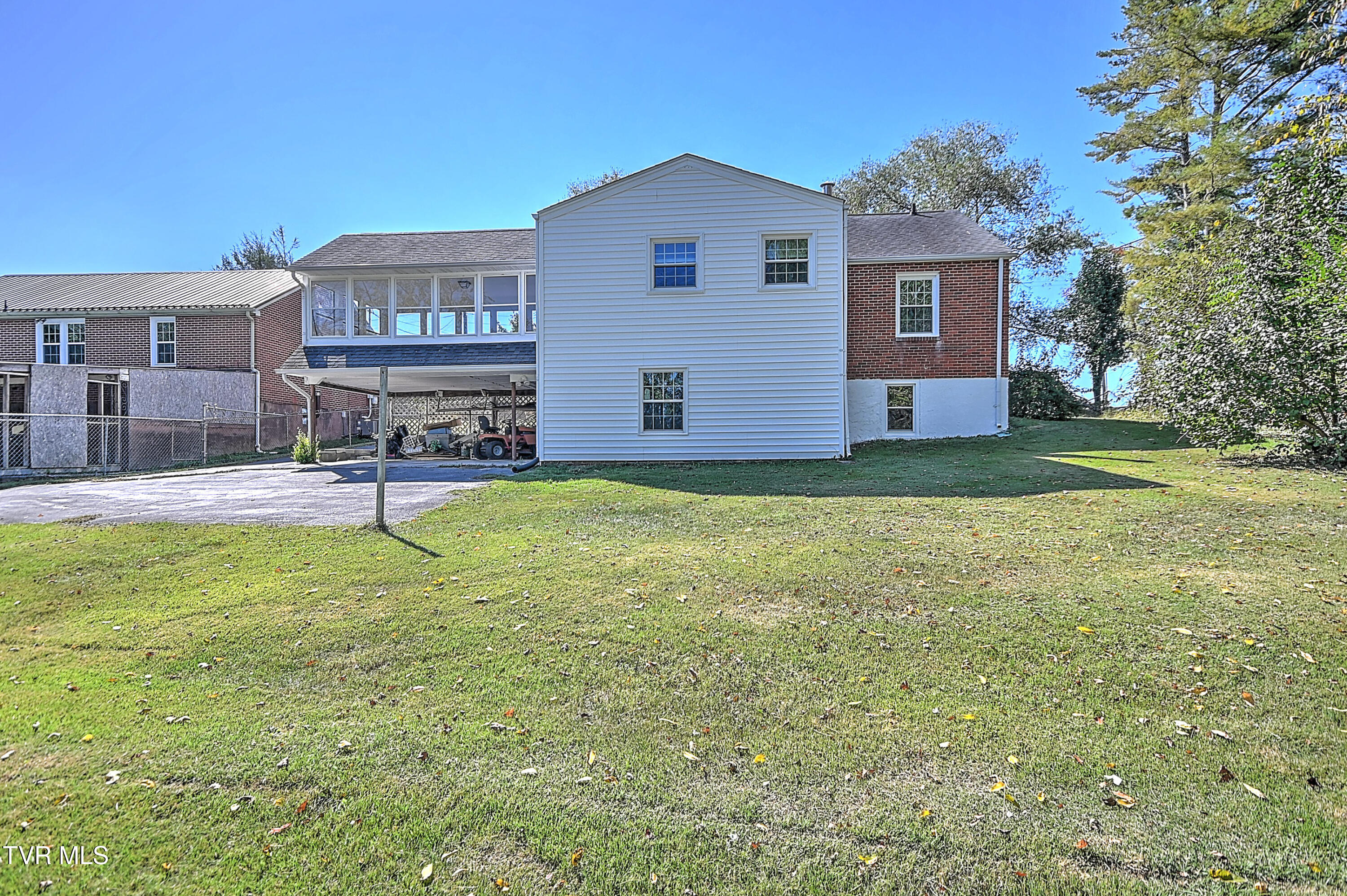 101 Tween Hills Road Bristol, TN 37620 - Photo 37 of 41 101 Tween Hills LR-40