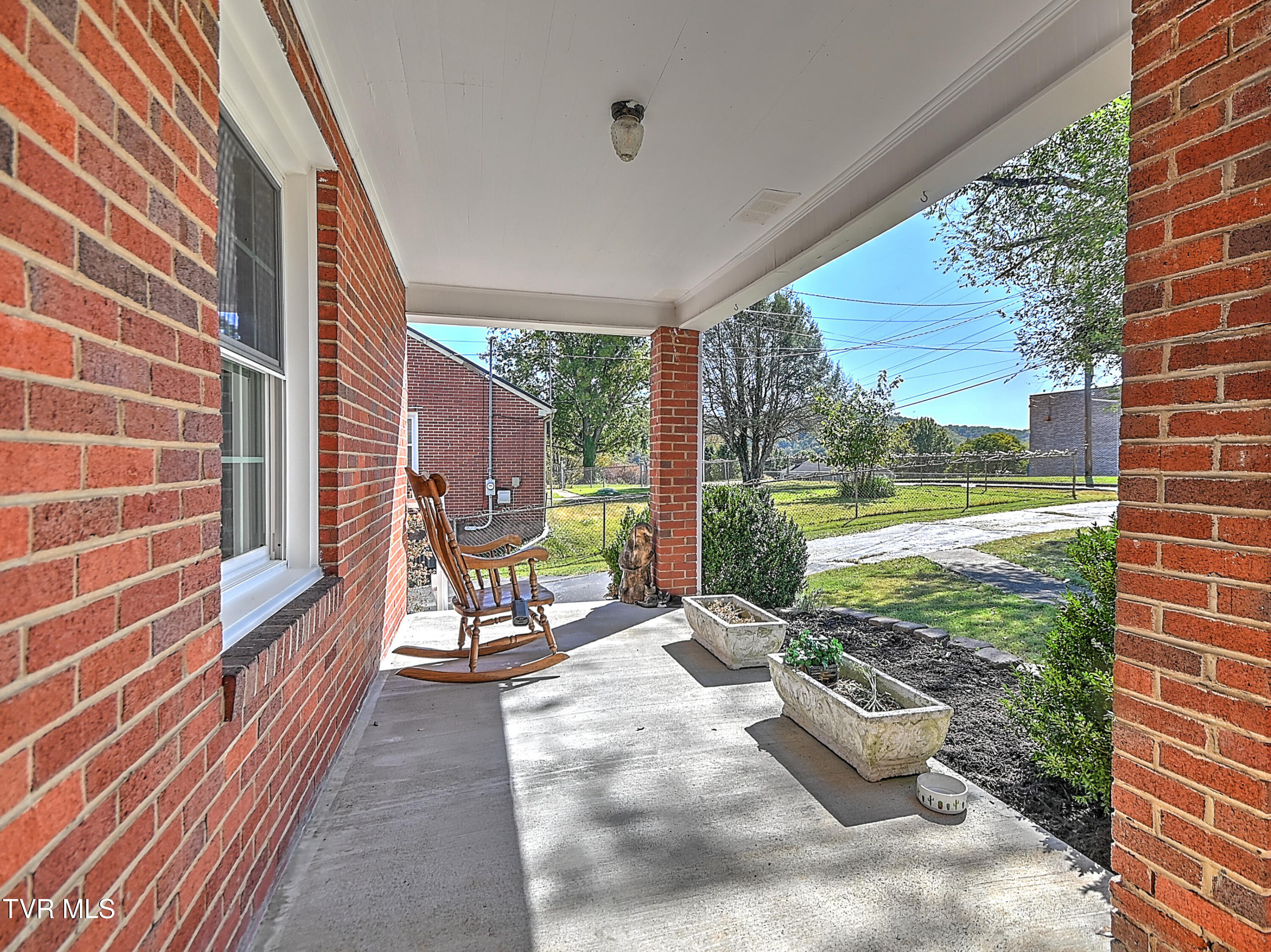 101 Tween Hills Road Bristol, TN 37620 - Photo 4 of 41 101 Tween Hills LR-5