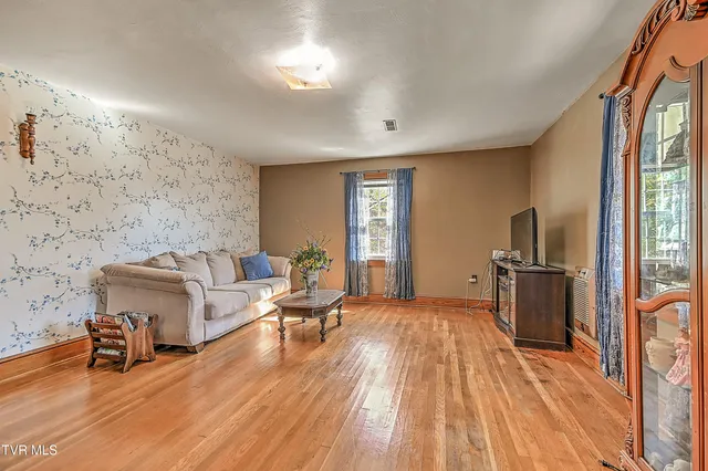 $199,900 | 101 Tween Hills Road, Bristol, TN 37620