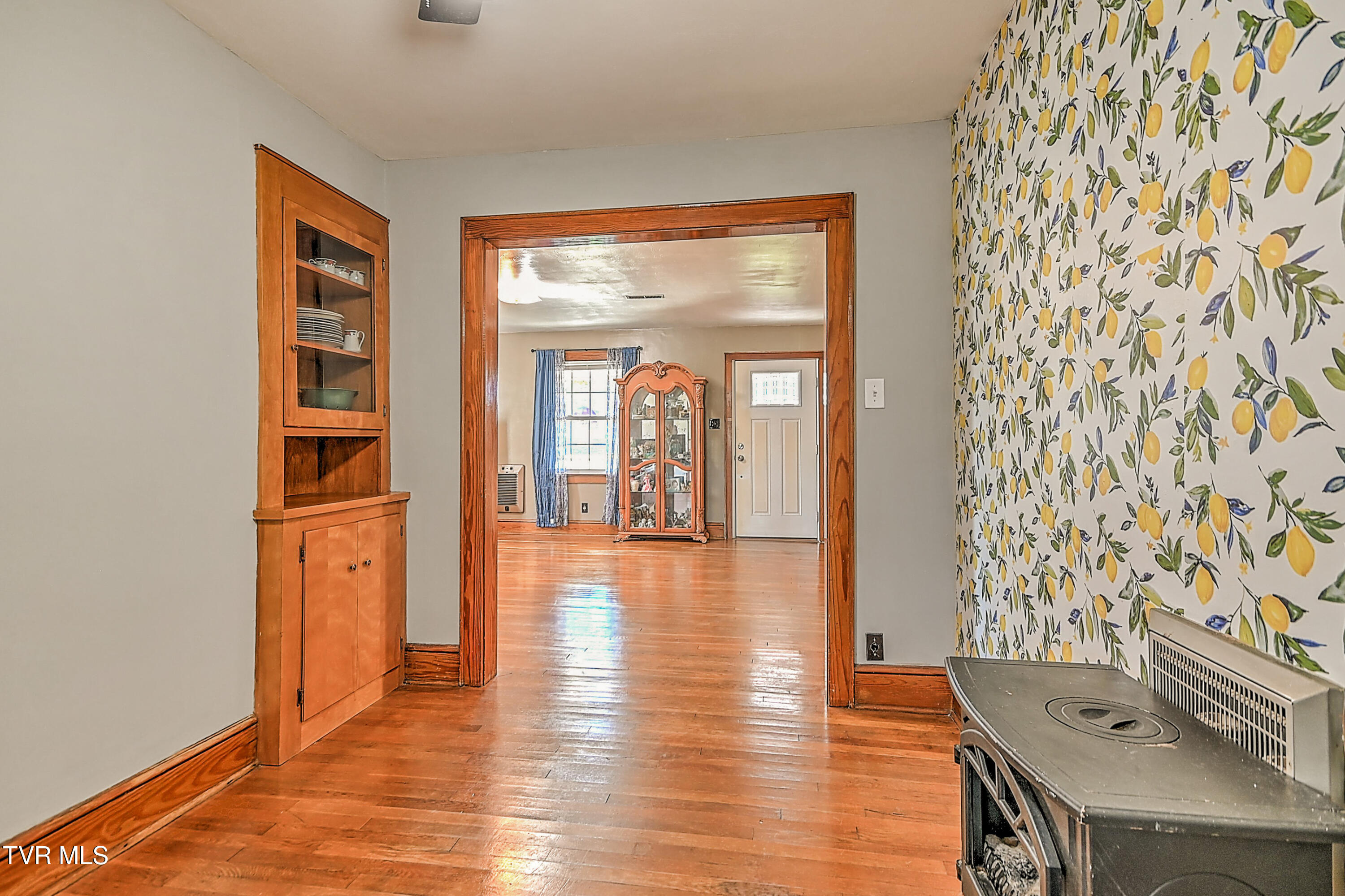 101 Tween Hills Road Bristol, TN 37620 - Photo 8 of 41 101 Tween Hills LR-11