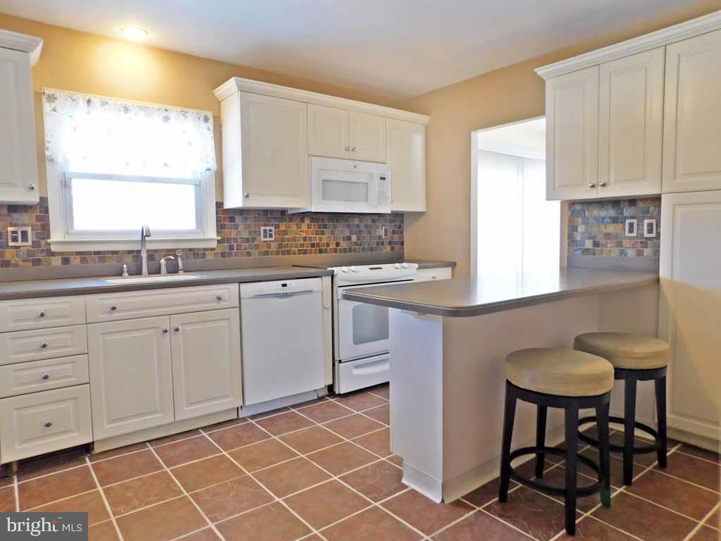 11 Rita Road Yardley, PA 19067 - Photo 11 of 32 Ceramic Tile floors