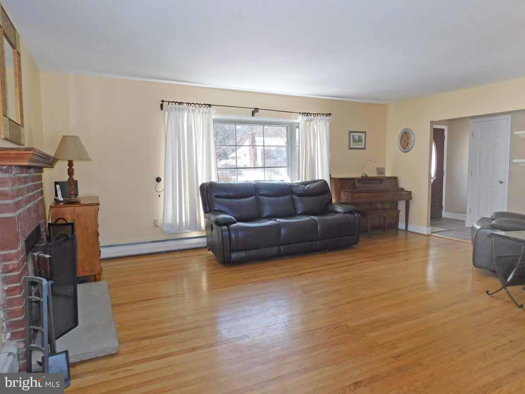 11 Rita Road Yardley, PA 19067 - Photo 6 of 32 Living Room