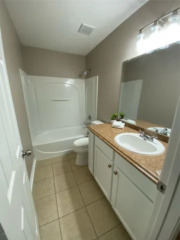 a view of empty room with windows and ceiling fan