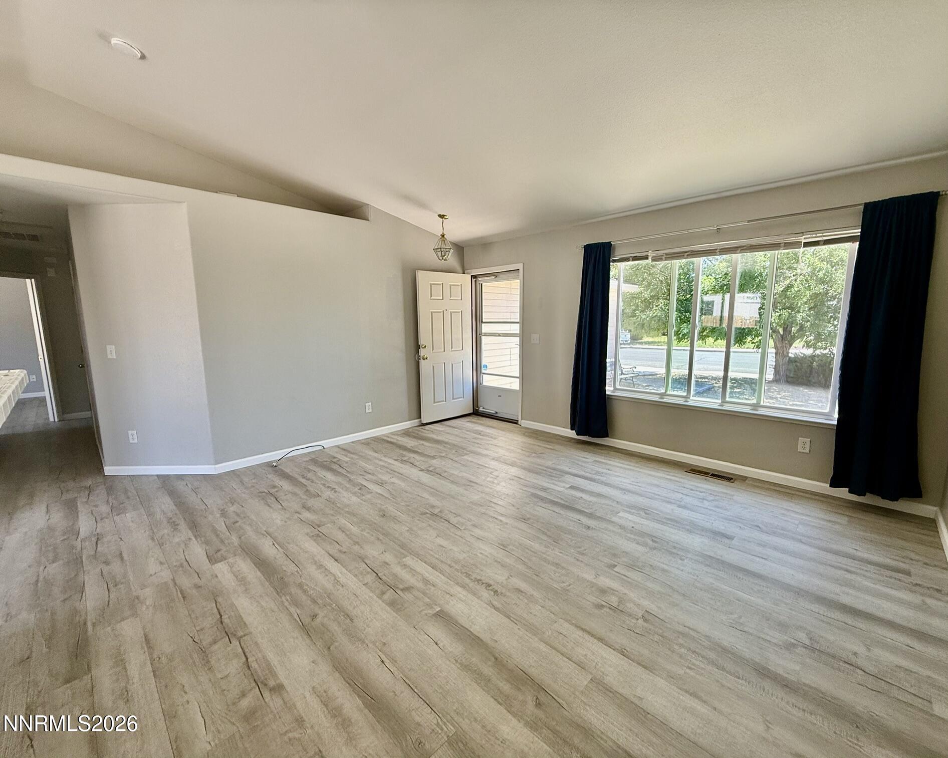 310 Emigrant Way Fernley, NV 89408 - Photo 4 of 16 IMG_7678