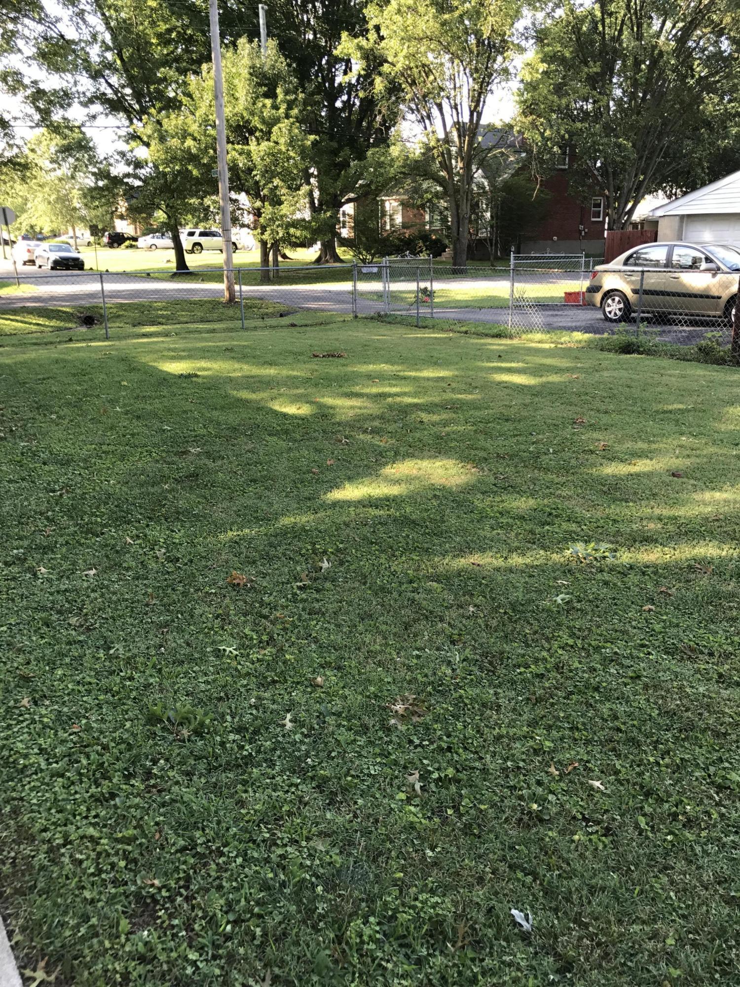 2709 Alanmede Road Louisville, KY 40205 - Photo 12 of 13 Flat and fully fenced back yard.