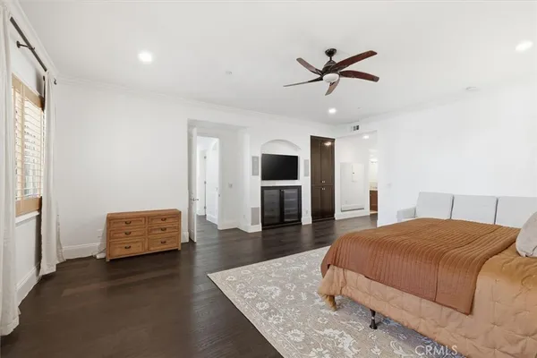 $1,833,000 | 143 North Arnaz Drive, Unit 105, Beverly Hills, CA 90211