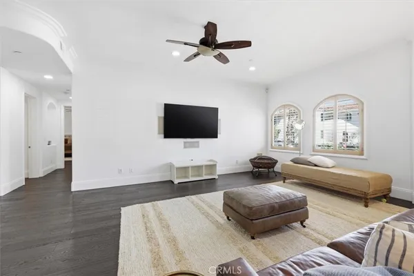 $1,833,000 | 143 North Arnaz Drive, Unit 105, Beverly Hills, CA 90211