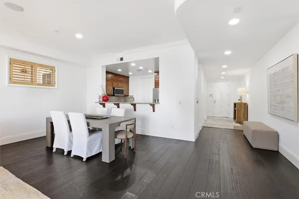 $1,833,000 | 143 North Arnaz Drive, Unit 105, Beverly Hills, CA 90211