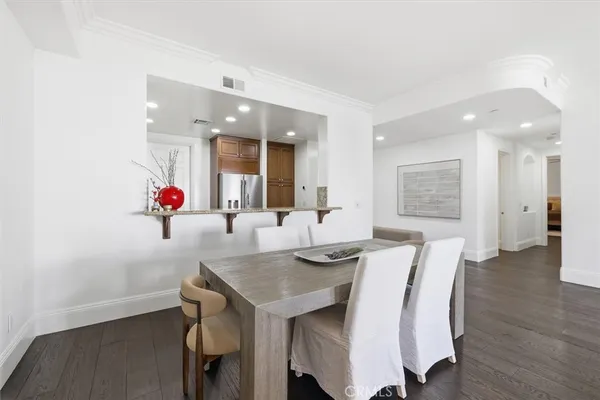 $1,833,000 | 143 North Arnaz Drive, Unit 105, Beverly Hills, CA 90211