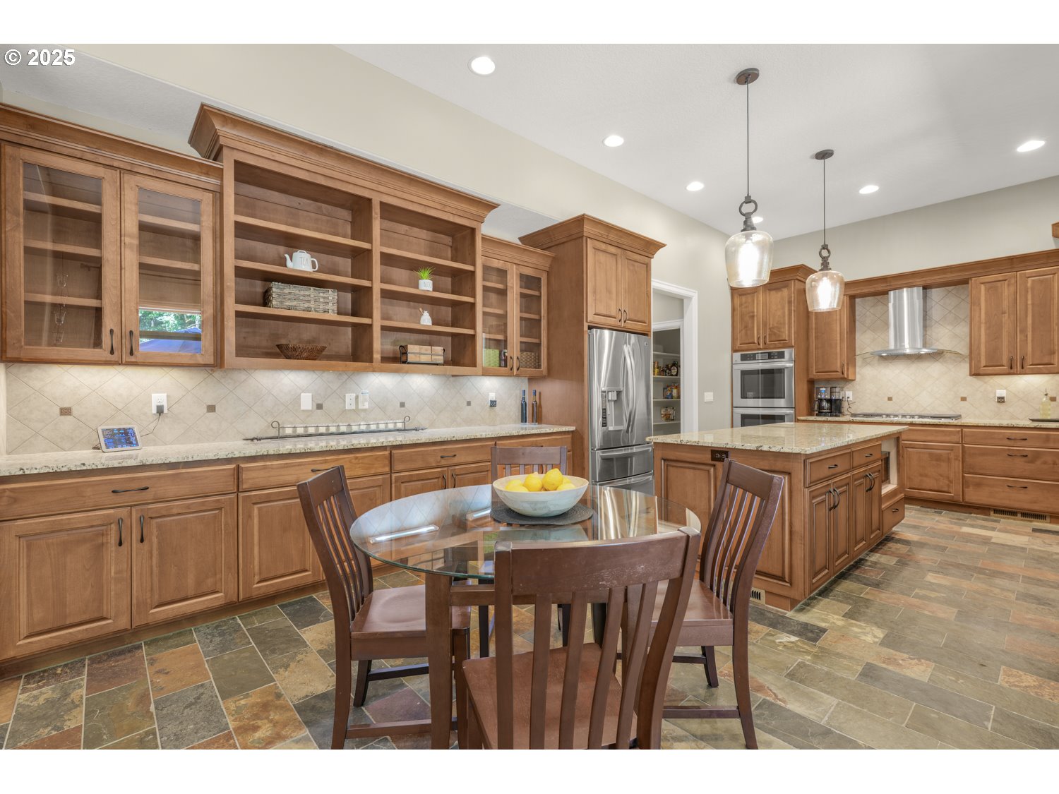 25600 Southwest Ridge View Drive Hillsboro, OR 97123 - Photo 11 of 47 Gallery Image 11