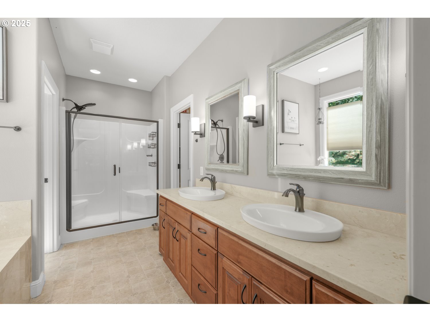 25600 Southwest Ridge View Drive Hillsboro, OR 97123 - Photo 16 of 47 Gallery Image 16