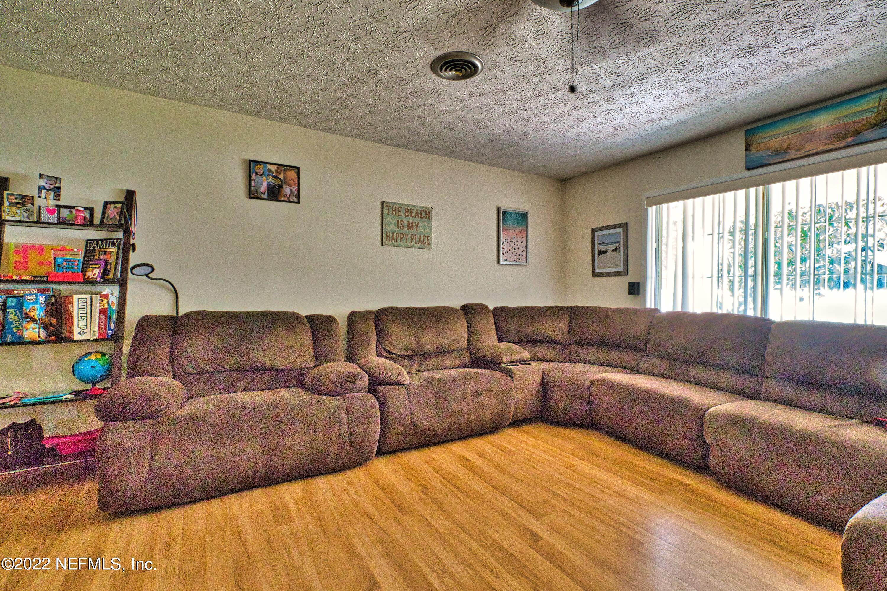 8966 Marlee Road Jacksonville, FL 32222 - Photo 8 of 29 Living Room