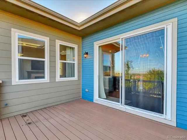 a view of a backyard with backyard