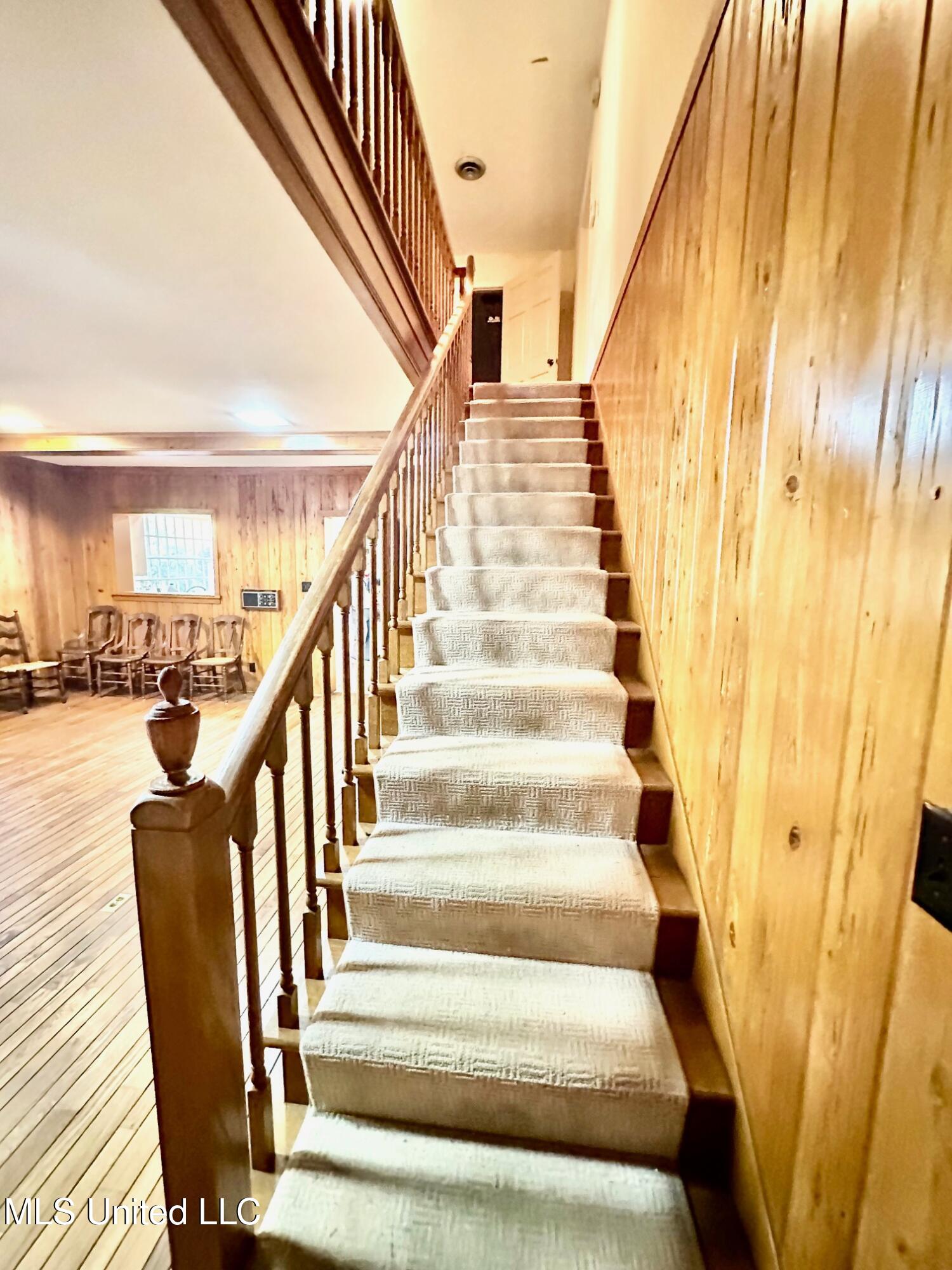 400 Charles Street Brookhaven, MS 39601 - Photo 15 of 49 Going up the stairs