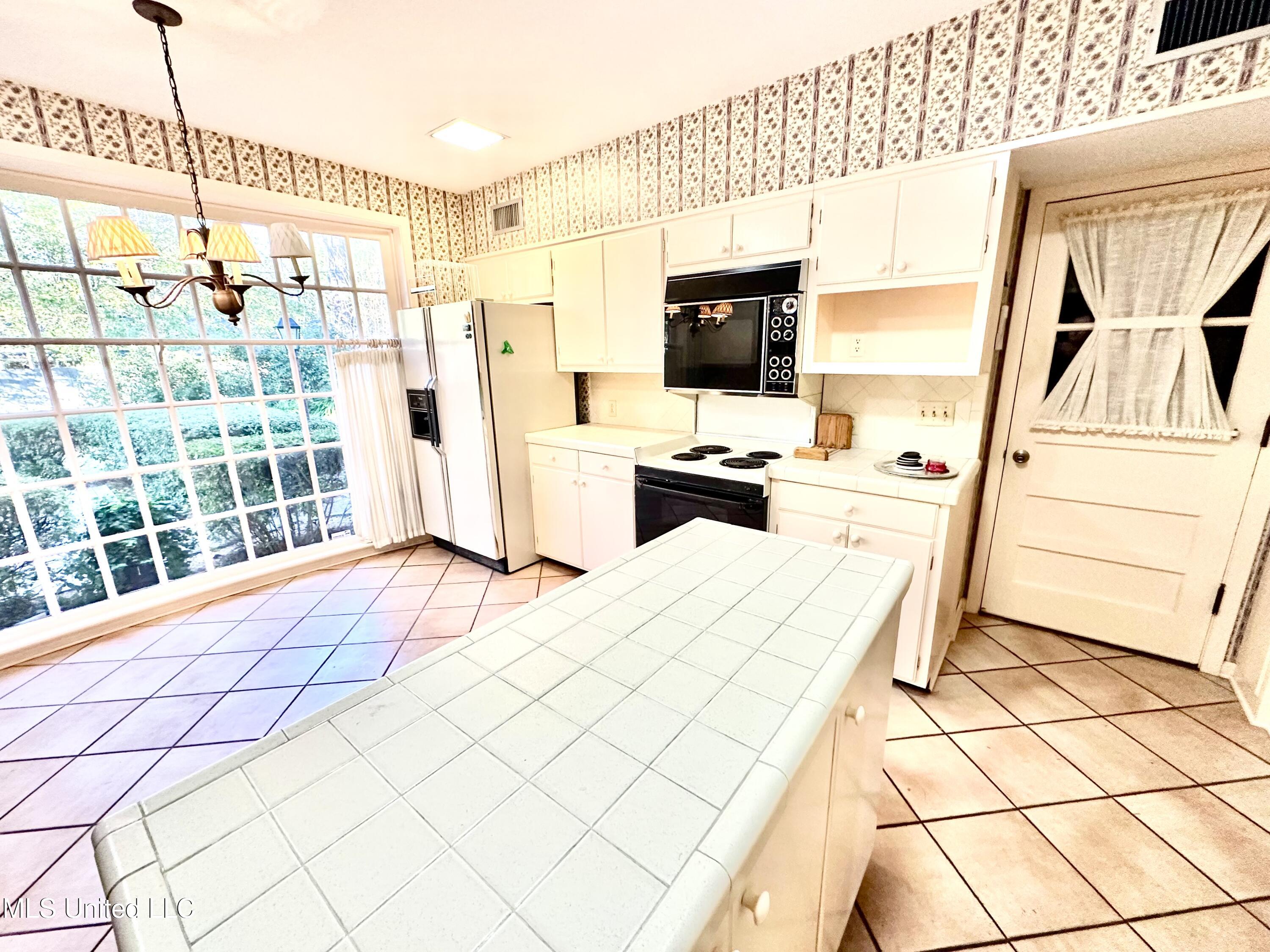 400 Charles Street Brookhaven, MS 39601 - Photo 20 of 49 Kitchen island