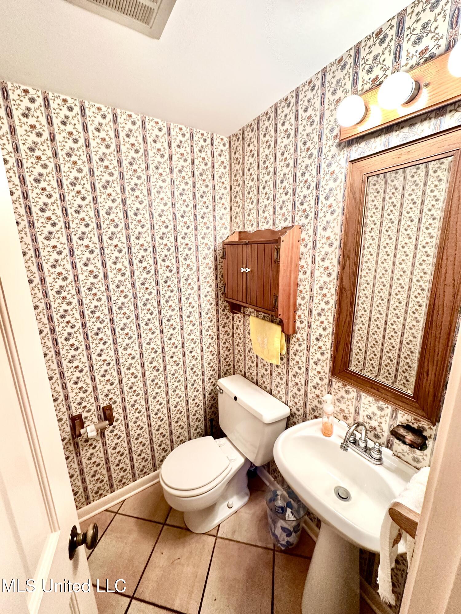 400 Charles Street Brookhaven, MS 39601 - Photo 22 of 49 Half bath