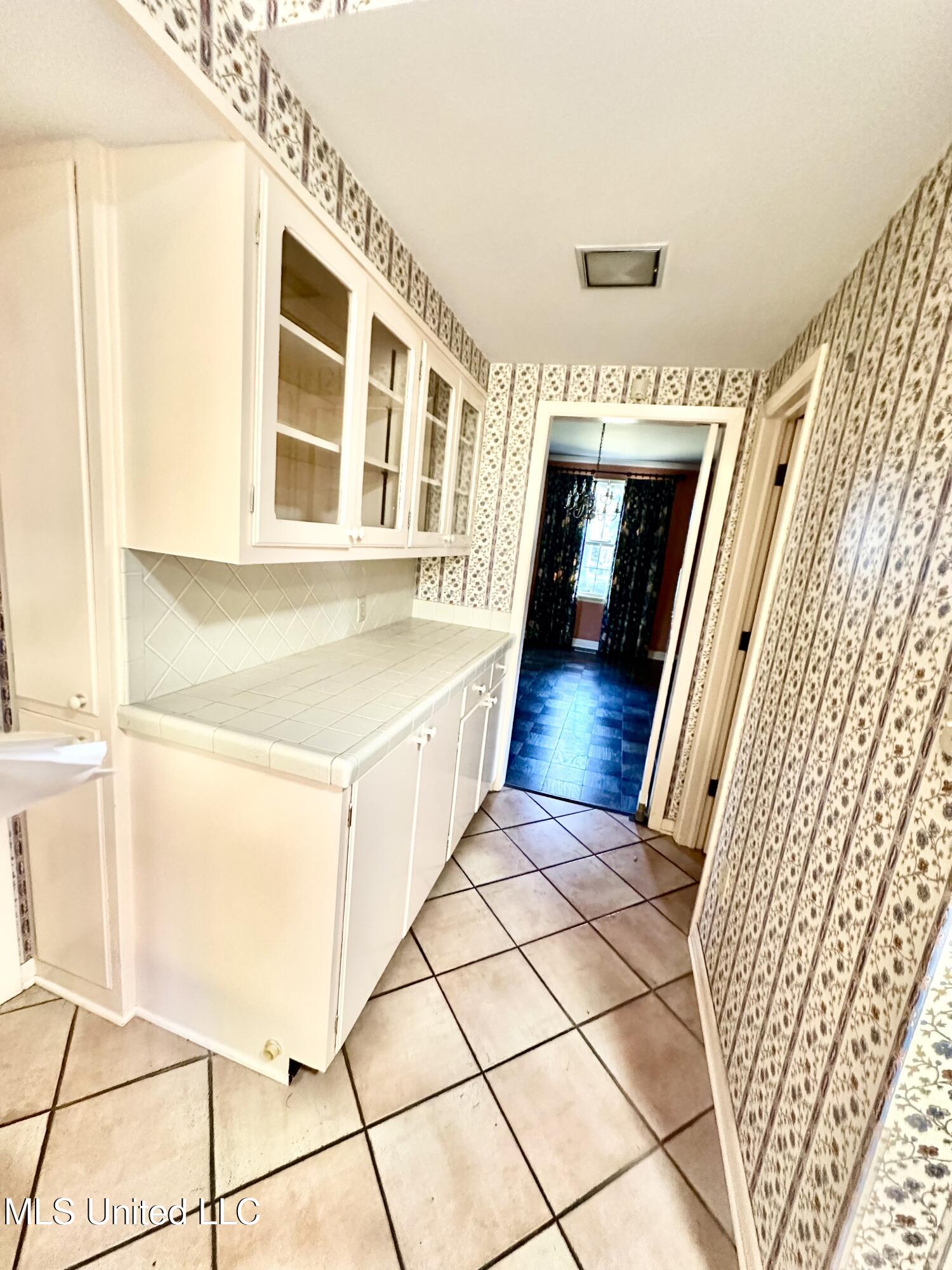 400 Charles Street Brookhaven, MS 39601 - Photo 24 of 49 Butler's pantry