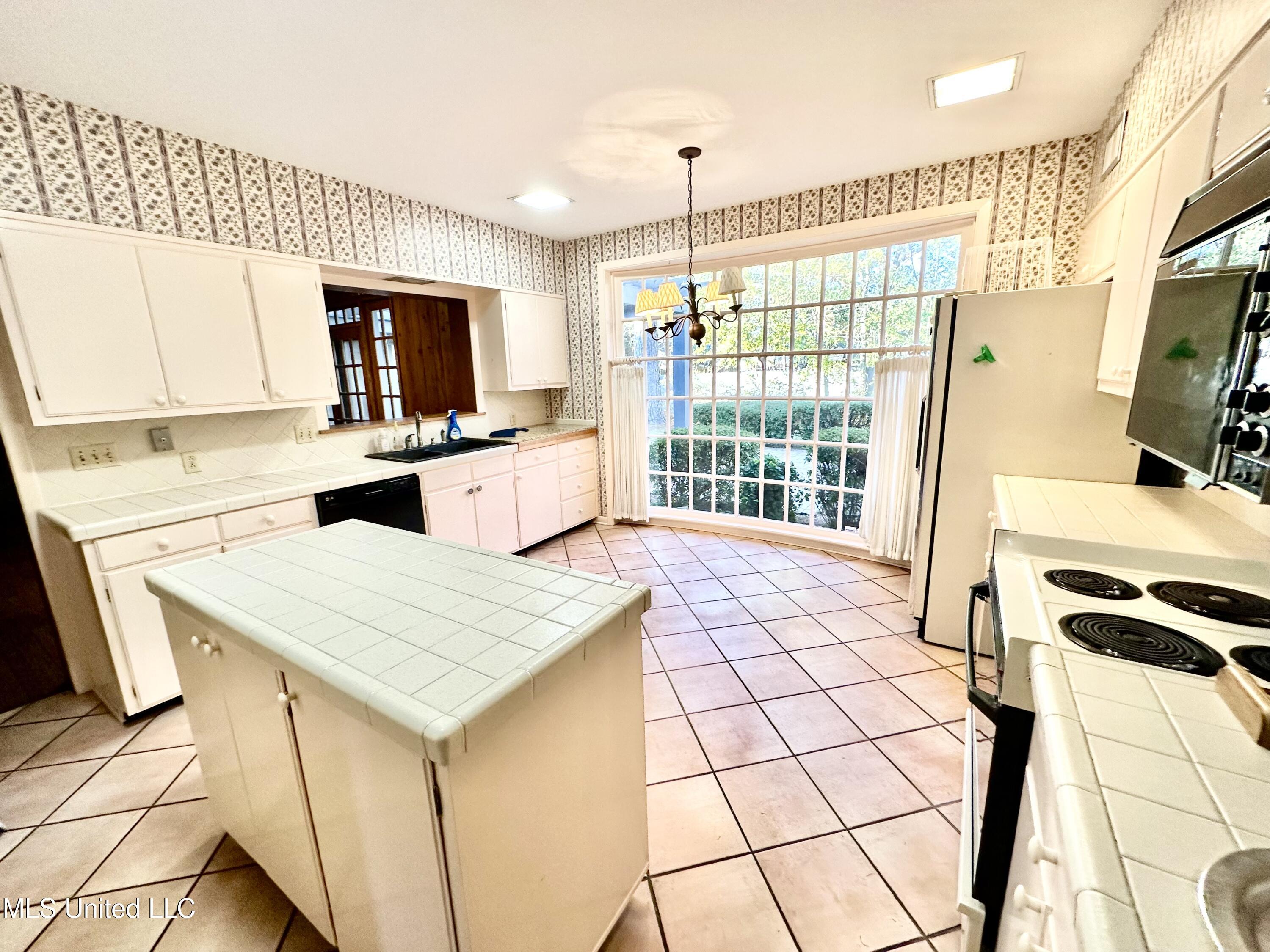 400 Charles Street Brookhaven, MS 39601 - Photo 30 of 49 Kitchen