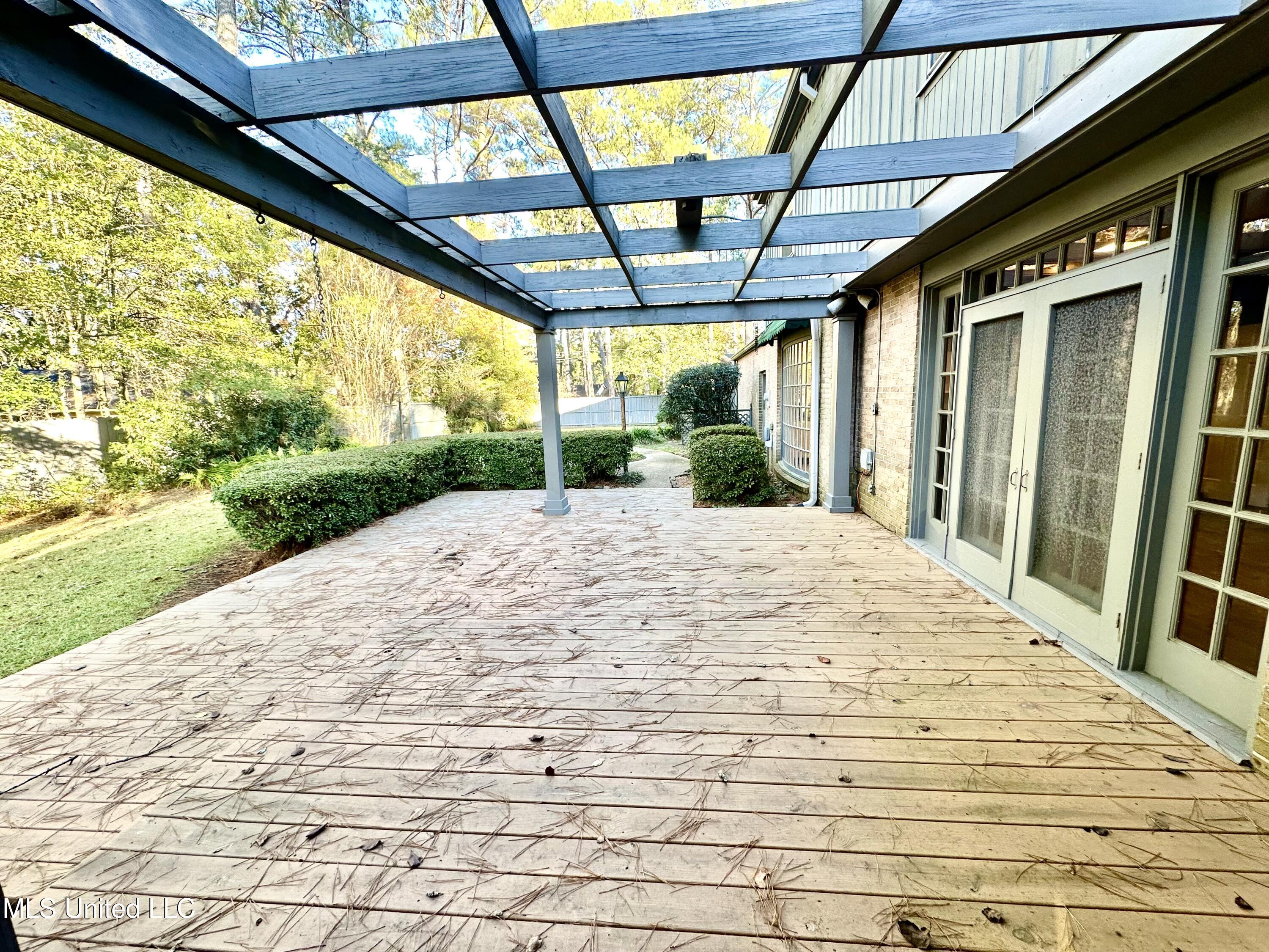 400 Charles Street Brookhaven, MS 39601 - Photo 36 of 49 Deck