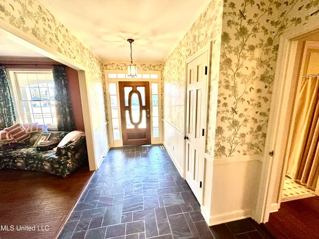 $465,500 | 400 Charles Street, Brookhaven, MS 39601