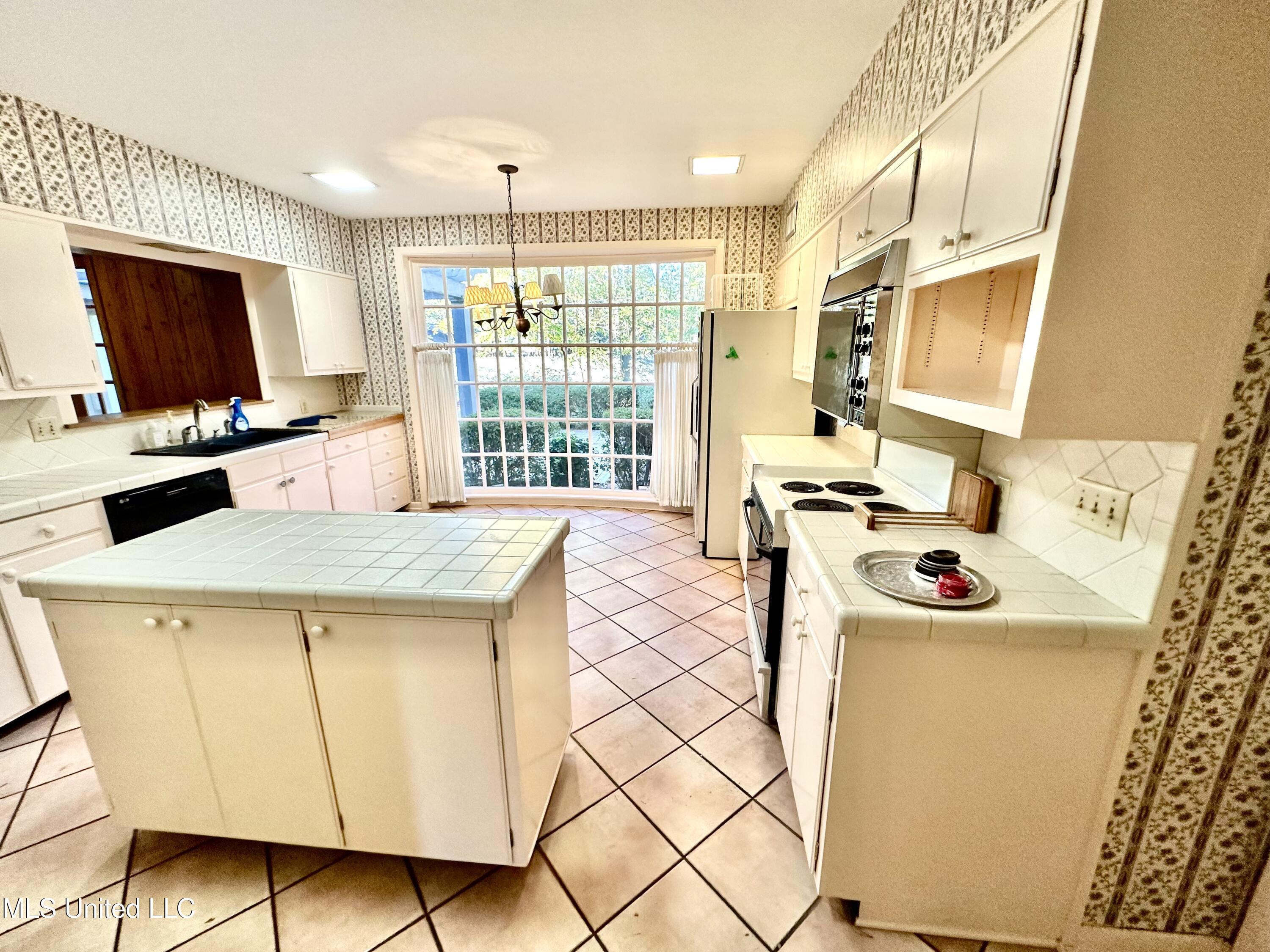 400 Charles Street Brookhaven, MS 39601 - Photo 8 of 49 More of the kitchen
