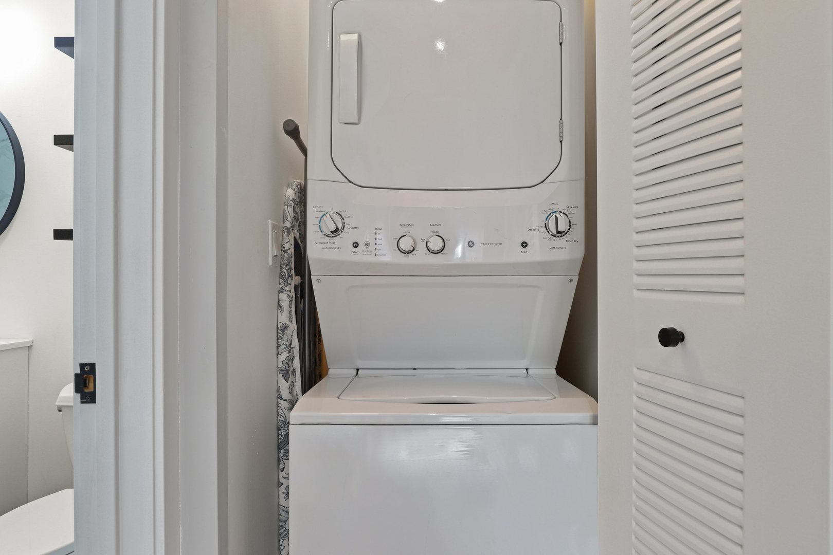 1111 West 15th Street, Unit 113 Chicago, IL 60608 - Photo 21 of 34 a utility room with dryer and washer