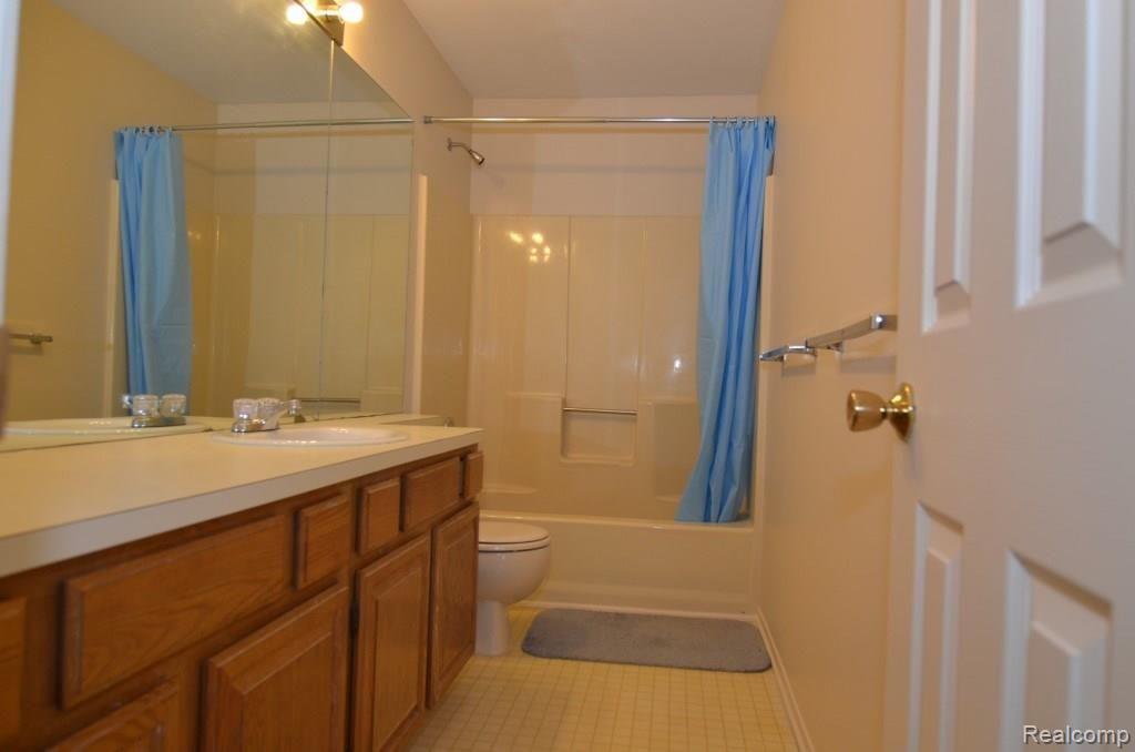 1668 Ridgecrest Rochester Hills, MI 48306 - Photo 27 of 31