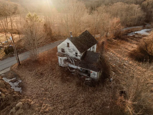 $700,000 | 215 Wawecus Hill Road, Norwich, CT 06360