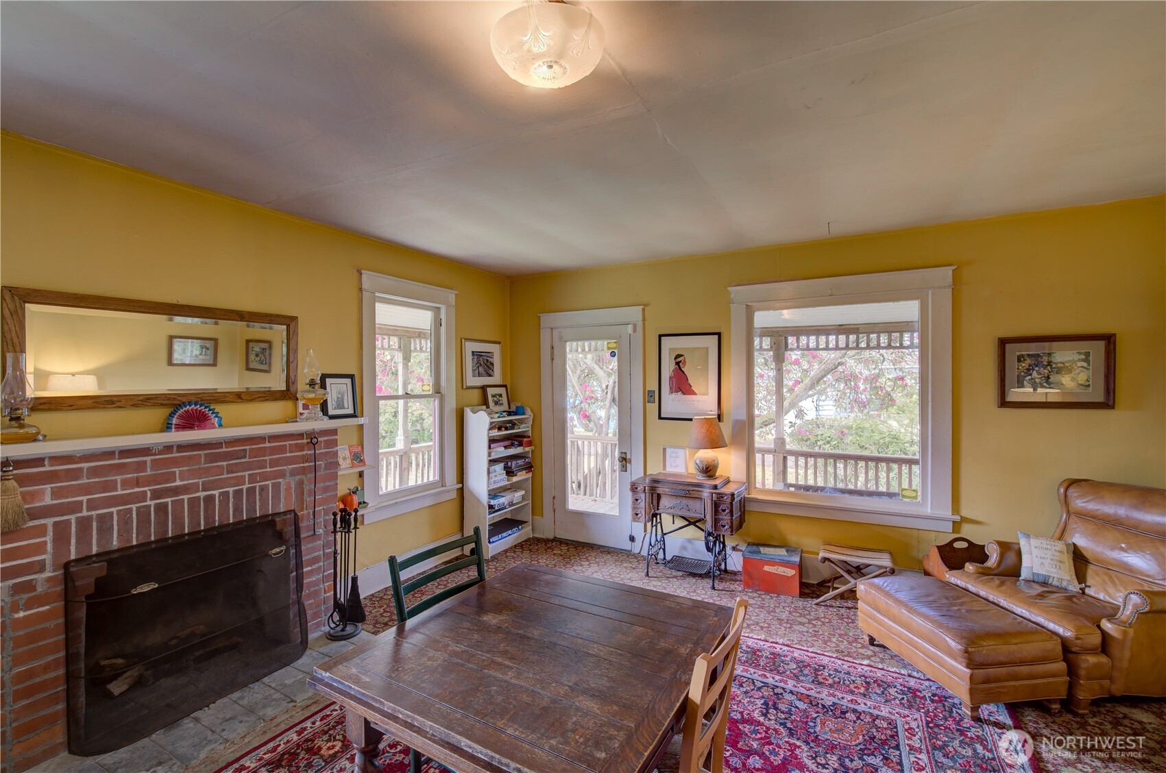 209 3rd Street Southeast Long Beach, WA 98631 - Photo 11 of 28 a living room with furniture and a fireplace