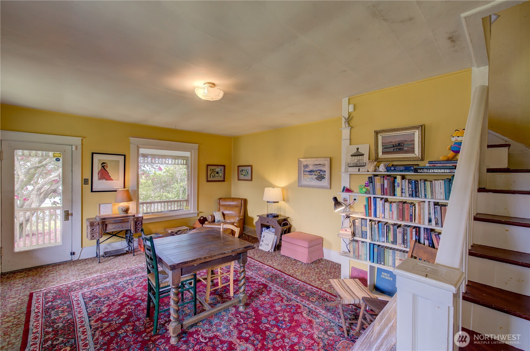 209 3rd Street Southeast Long Beach, WA 98631 - Photo 13 of 28 a living room with furniture a rug and a bookshelf