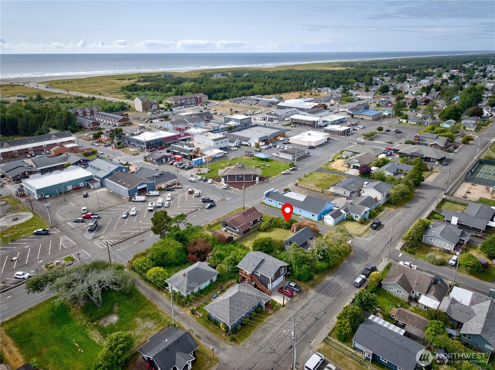 209 3rd Street Southeast Long Beach, WA 98631 - Photo 27 of 28 an aerial view of multiple house with yard