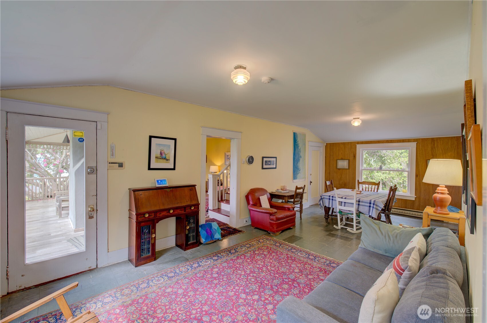 209 3rd Street Southeast Long Beach, WA 98631 - Photo 8 of 28 a living room with furniture and a fireplace