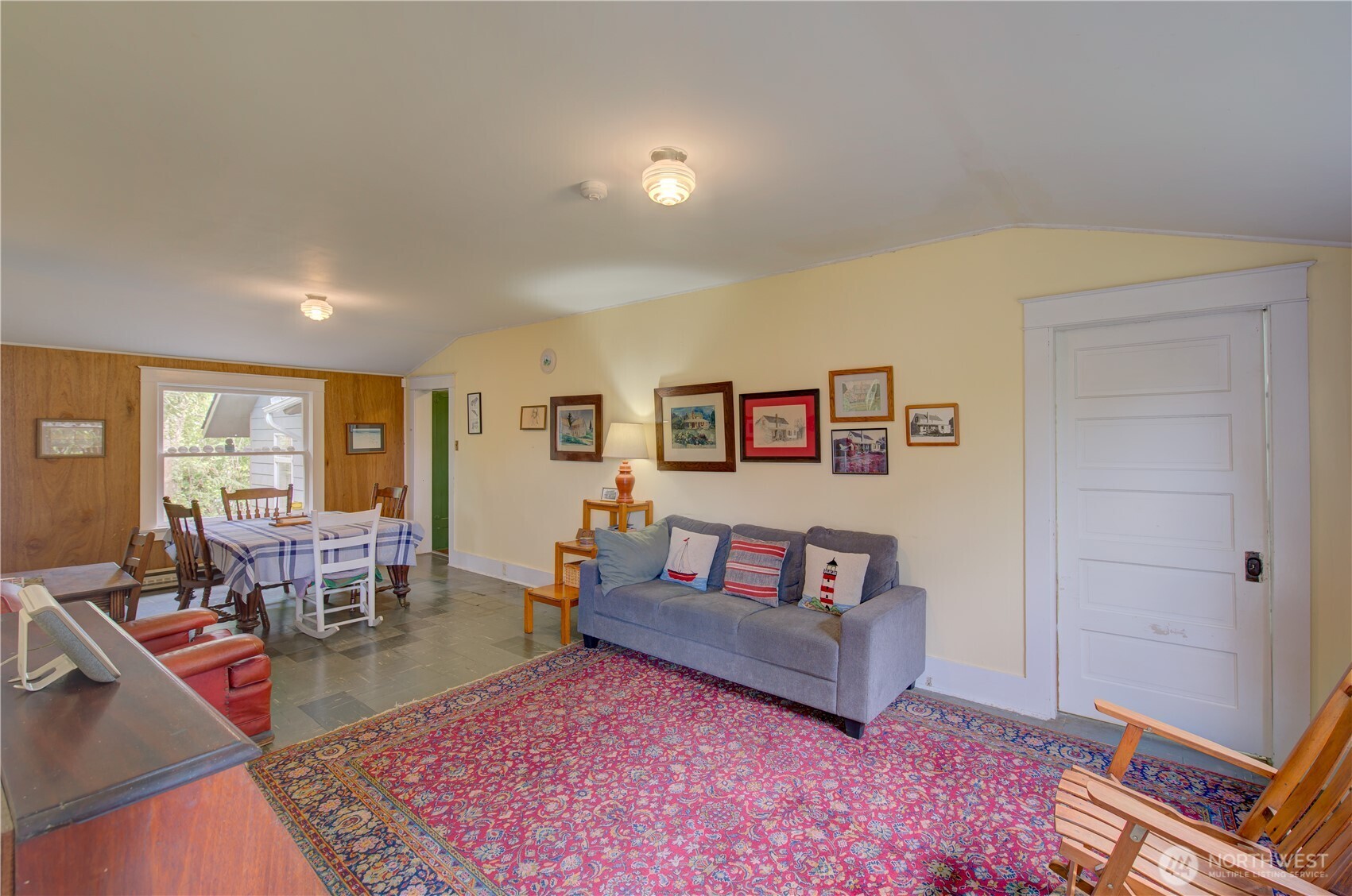 209 3rd Street Southeast Long Beach, WA 98631 - Photo 10 of 28 a living room with furniture and a wooden floor