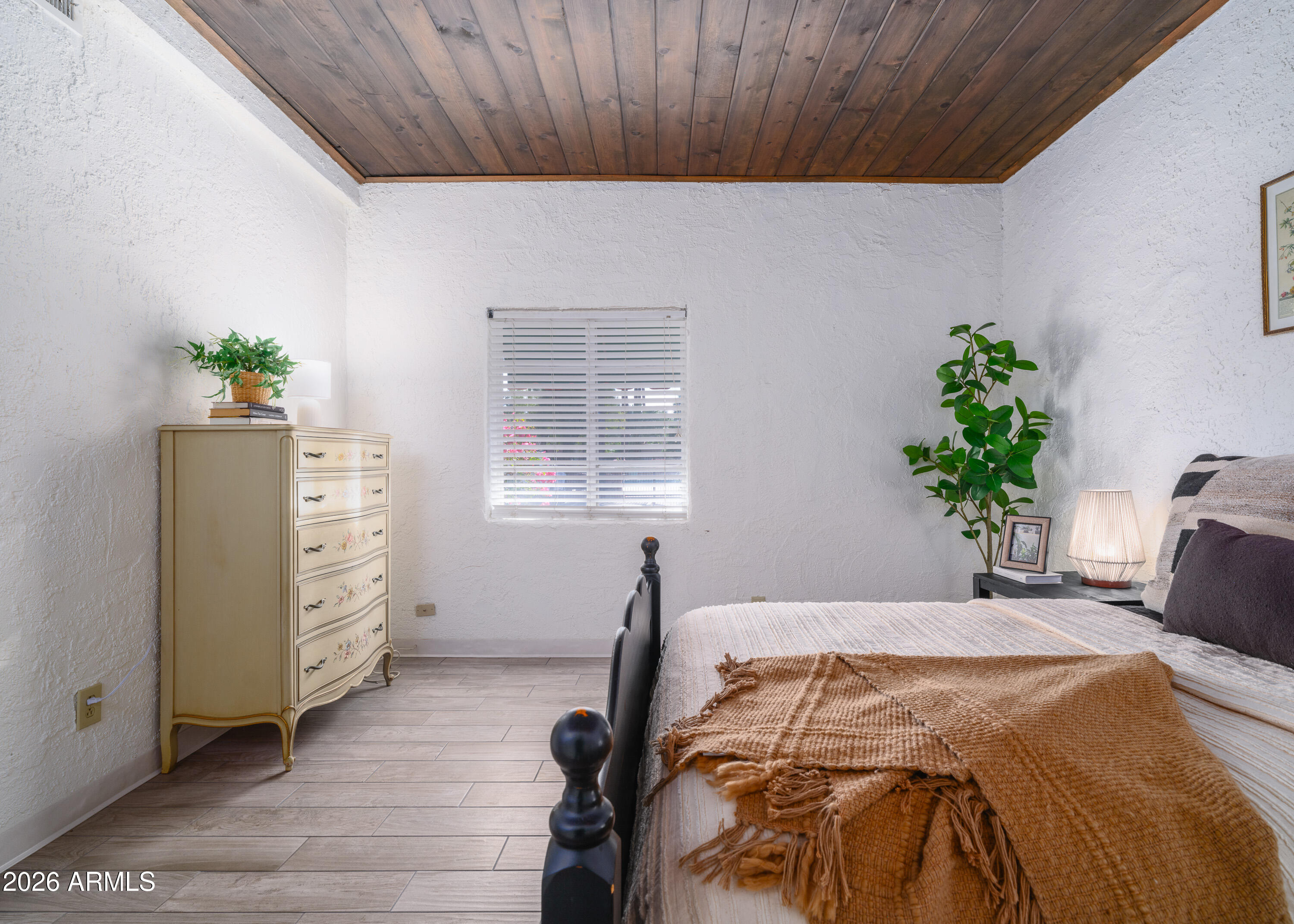 4540 North 44th Street, Unit 20 Phoenix, AZ 85018 - Photo 11 of 17 Bedroom