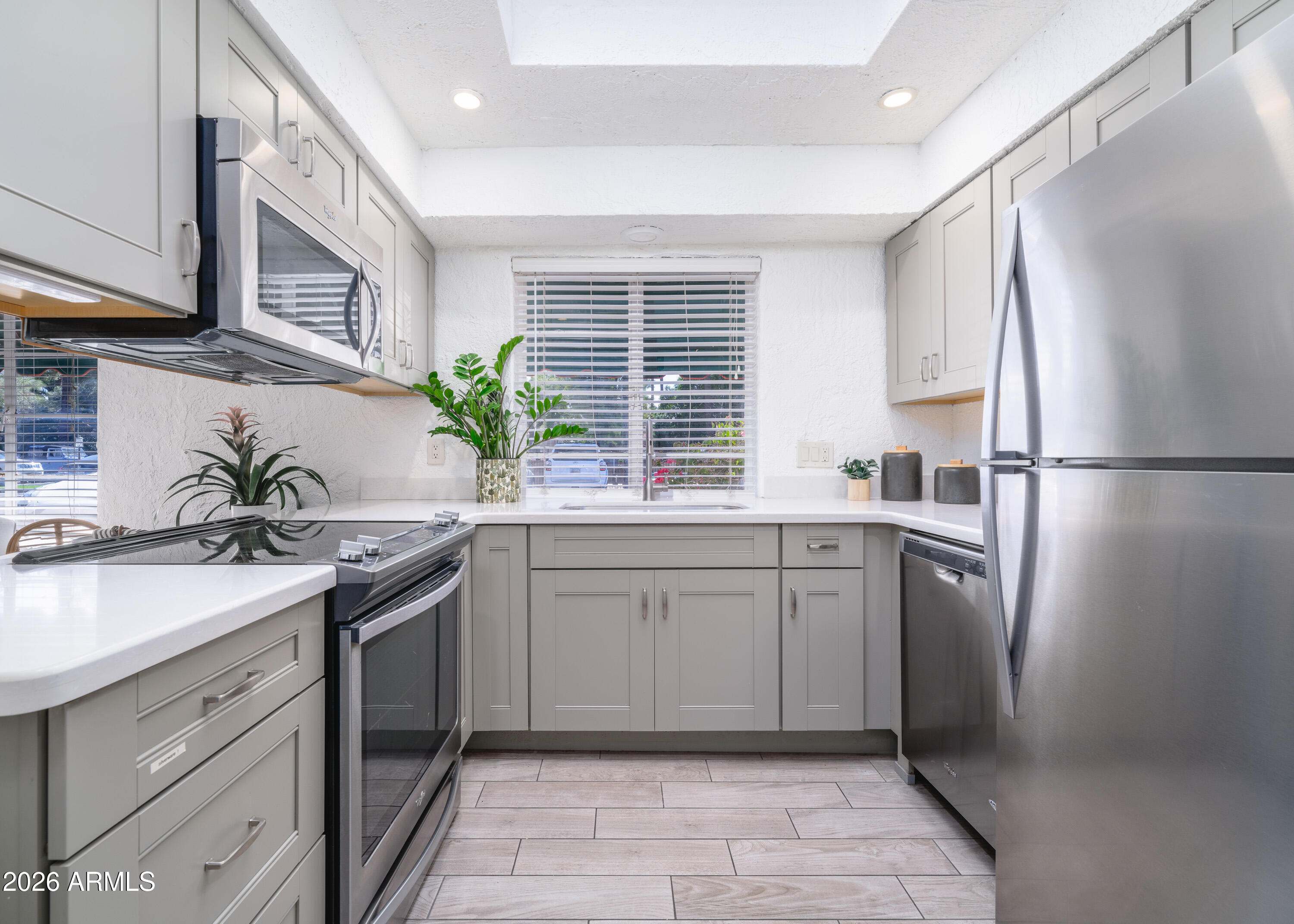 4540 North 44th Street, Unit 20 Phoenix, AZ 85018 - Photo 7 of 17 Kitchen
