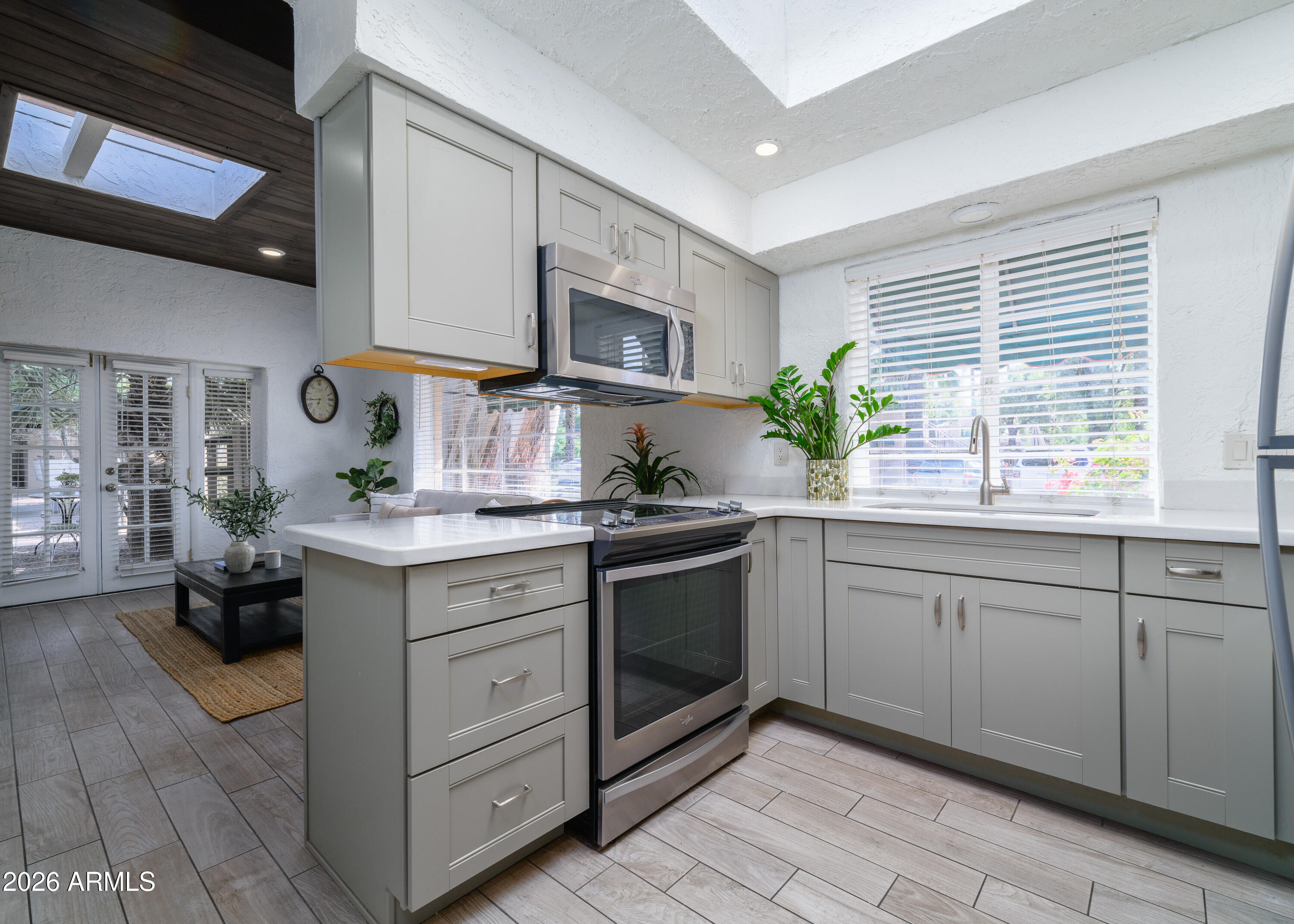 4540 North 44th Street, Unit 20 Phoenix, AZ 85018 - Photo 8 of 17 Kitchen
