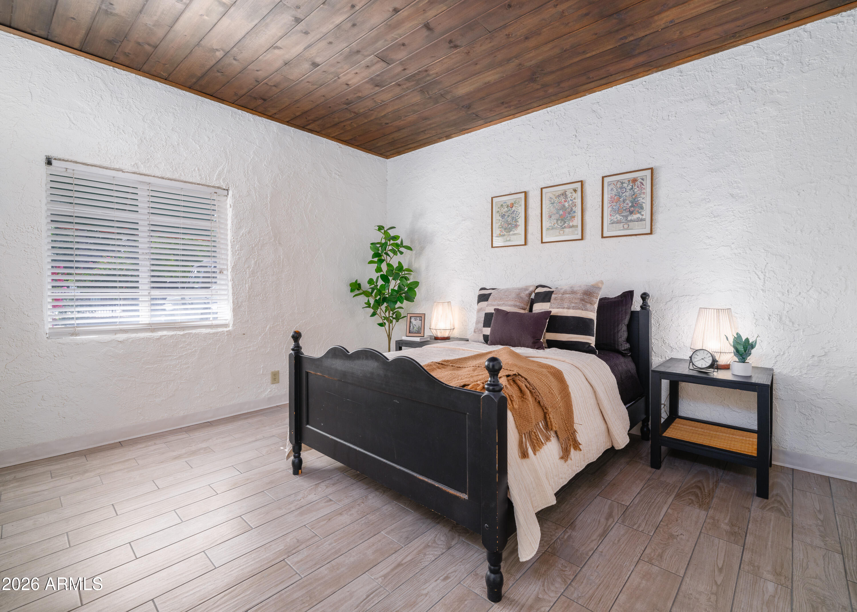 4540 North 44th Street, Unit 20 Phoenix, AZ 85018 - Photo 10 of 17 Spacious Bedroom