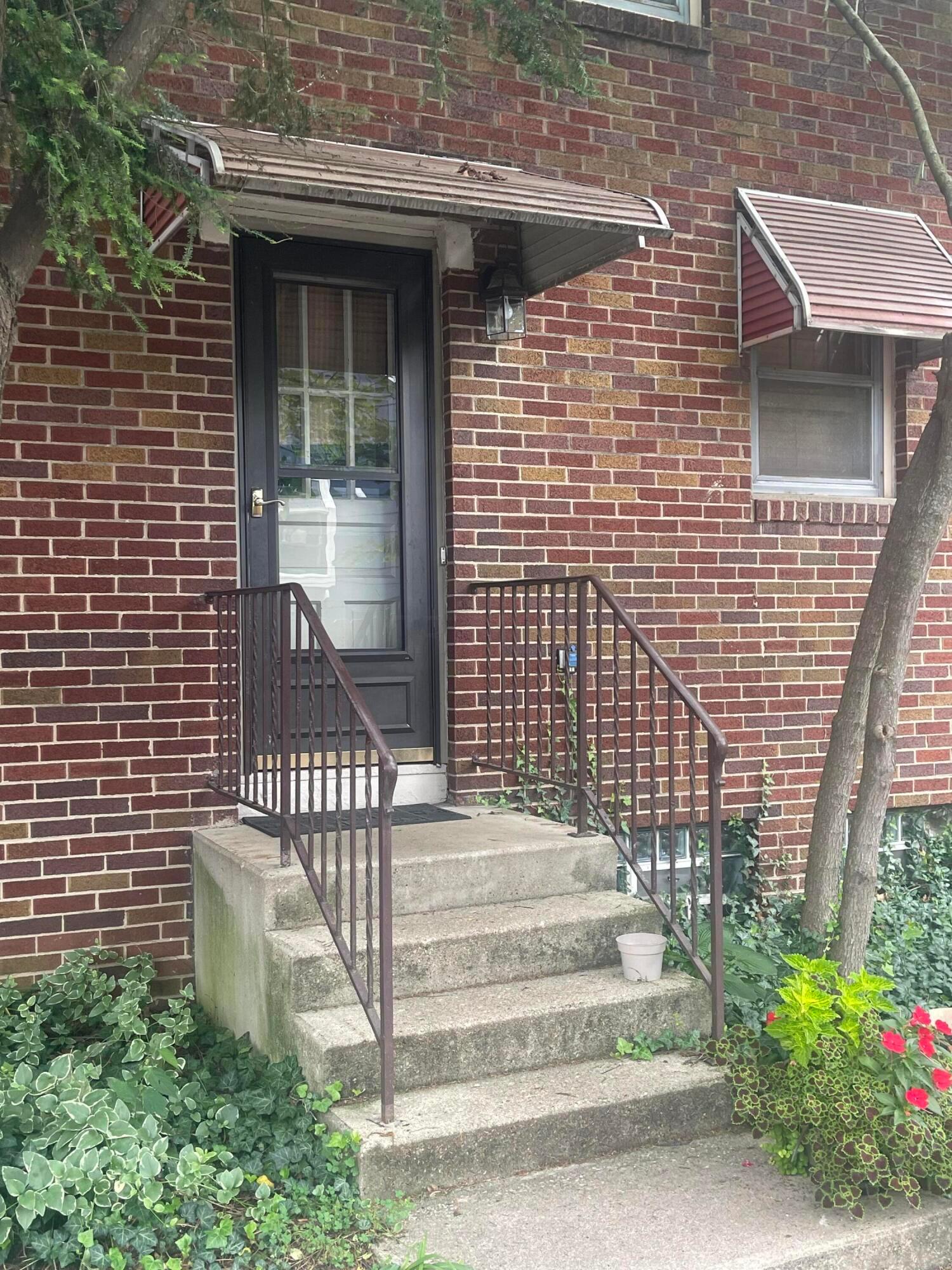 4044 Riverside Drive Columbus, OH 43220 - Photo 3 of 16 IMG-5742