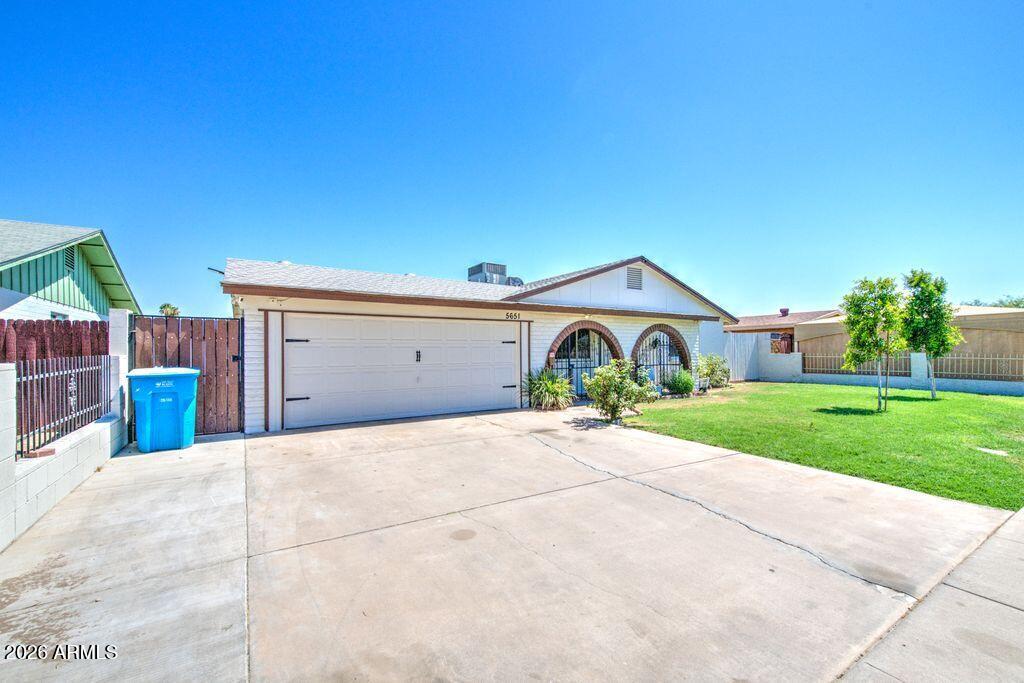 5651 West Monte Vista Road Phoenix, AZ 85035 - Photo 2 of 11 Monte Vista front 2