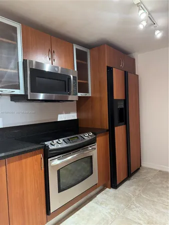 $2,925 | 18800 Northeast 29th Avenue, Unit 822, Aventura, FL 33180