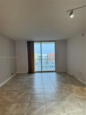 $2,925 | 18800 Northeast 29th Avenue, Unit 822, Aventura, FL 33180
