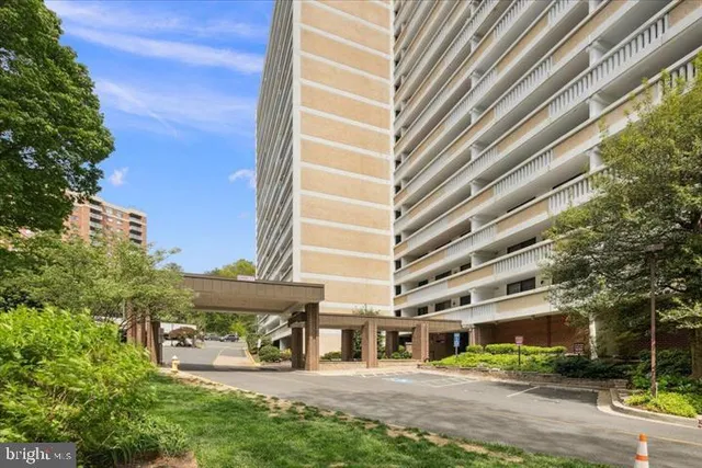 $299,999 | 6101 Edsall Road, Unit 702, Alexandria, VA 22304
