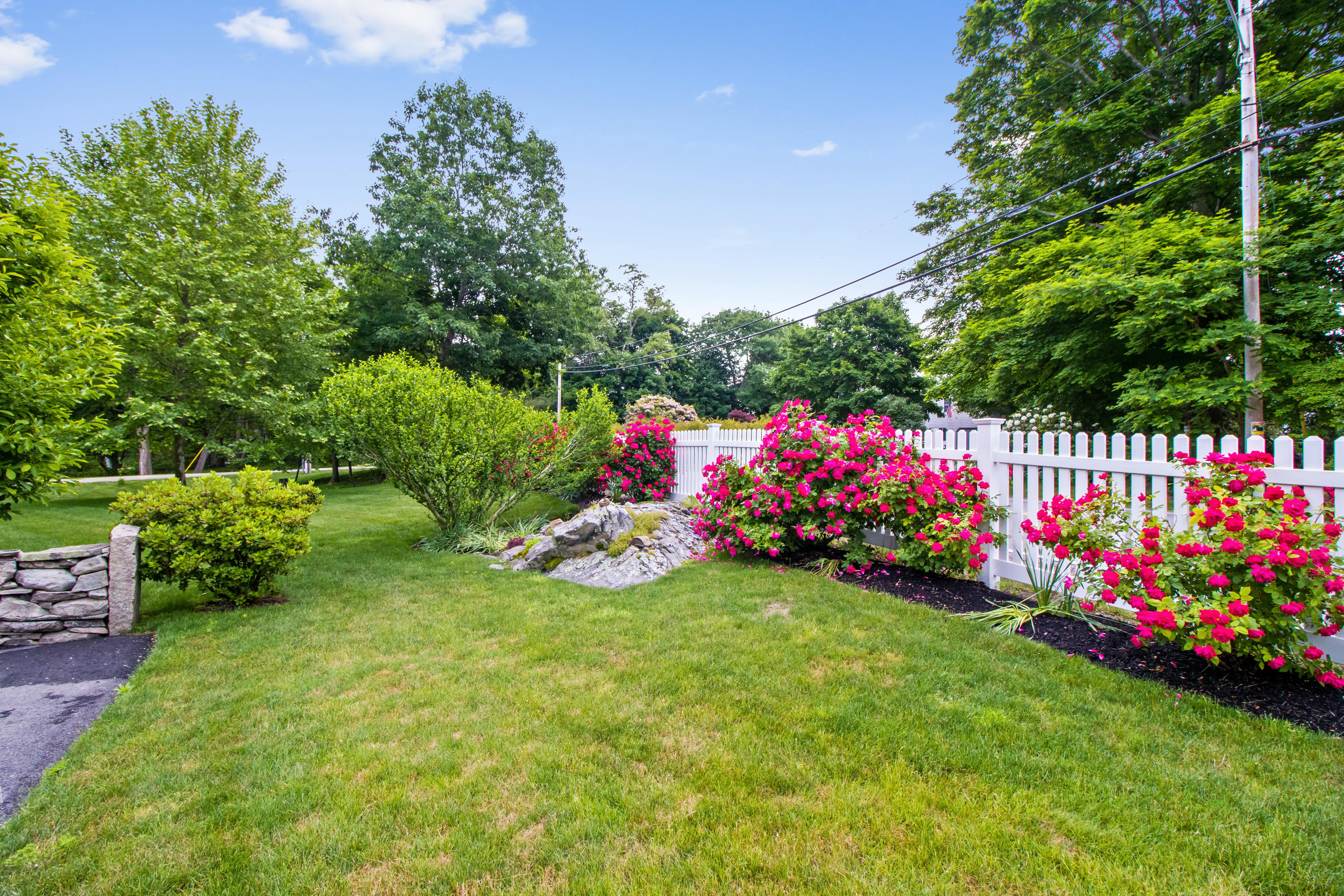 35 Pepperrell Road Kittery, ME 03905 - Photo 41 of 50 Front Roses