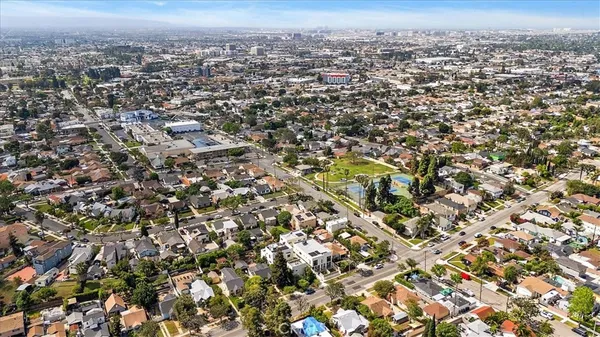 $999,000 | 642 East Fairview Boulevard, Unit B, Inglewood, CA 90302