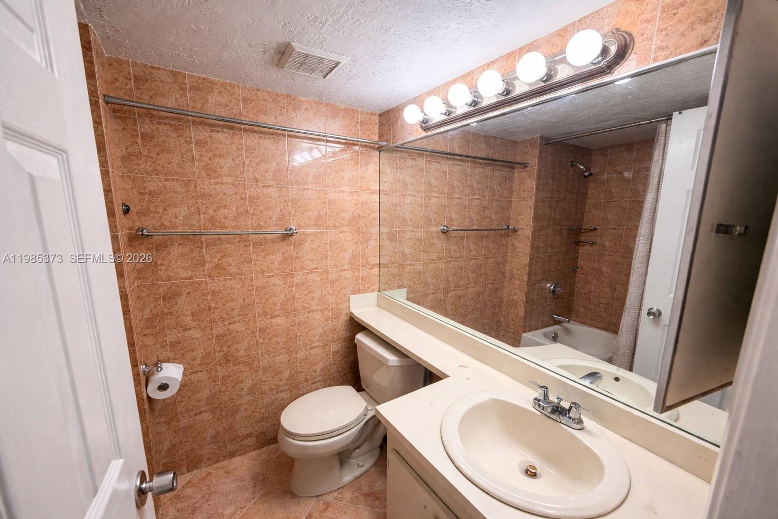 18216 Mediterranean Boulevard, Unit 119 Hialeah, FL 33015 - Photo 9 of 30 Guest bathroom